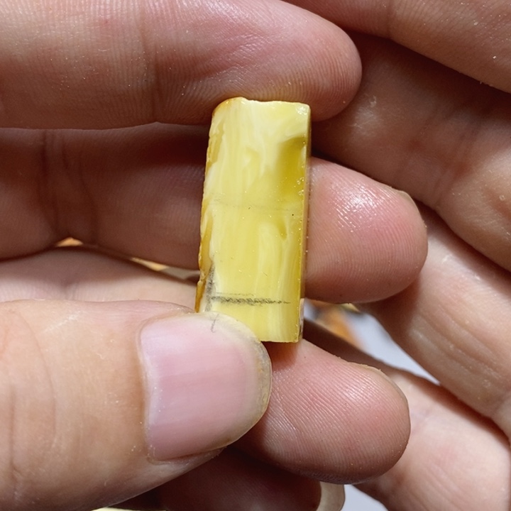 佛***间定制琥珀蜜蜡原石定制