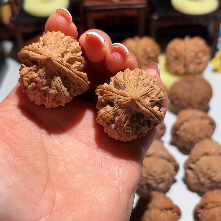 宝***缆大叶紫檀（黑酸枝木类）文玩核桃野生一对