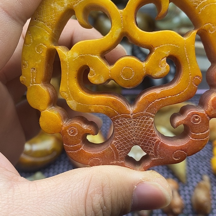 未镶嵌蛇纹石玉颈饰