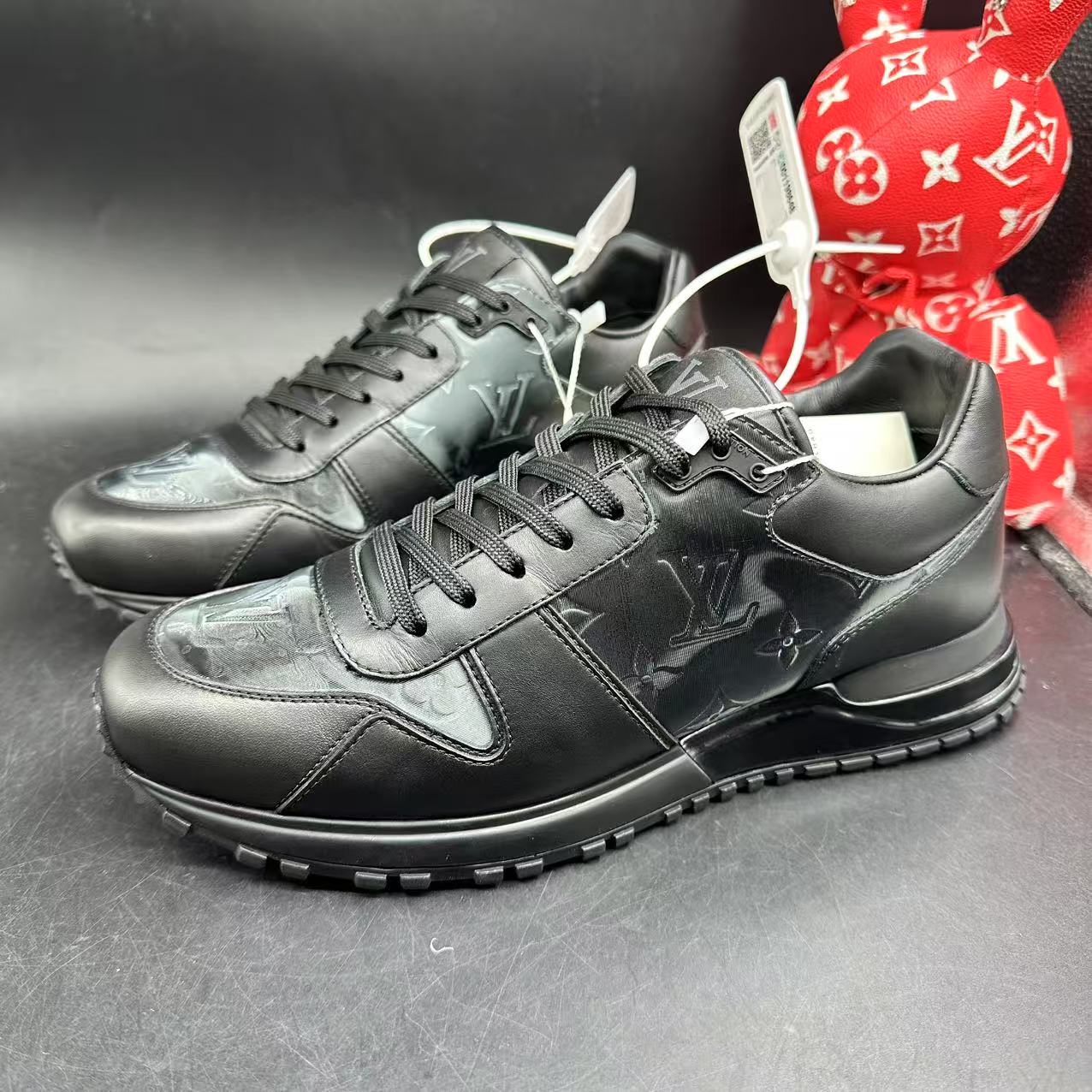 95新 LouisVuitton/路易威登 黑色镭射休闲运动鞋39欧码ddm1999