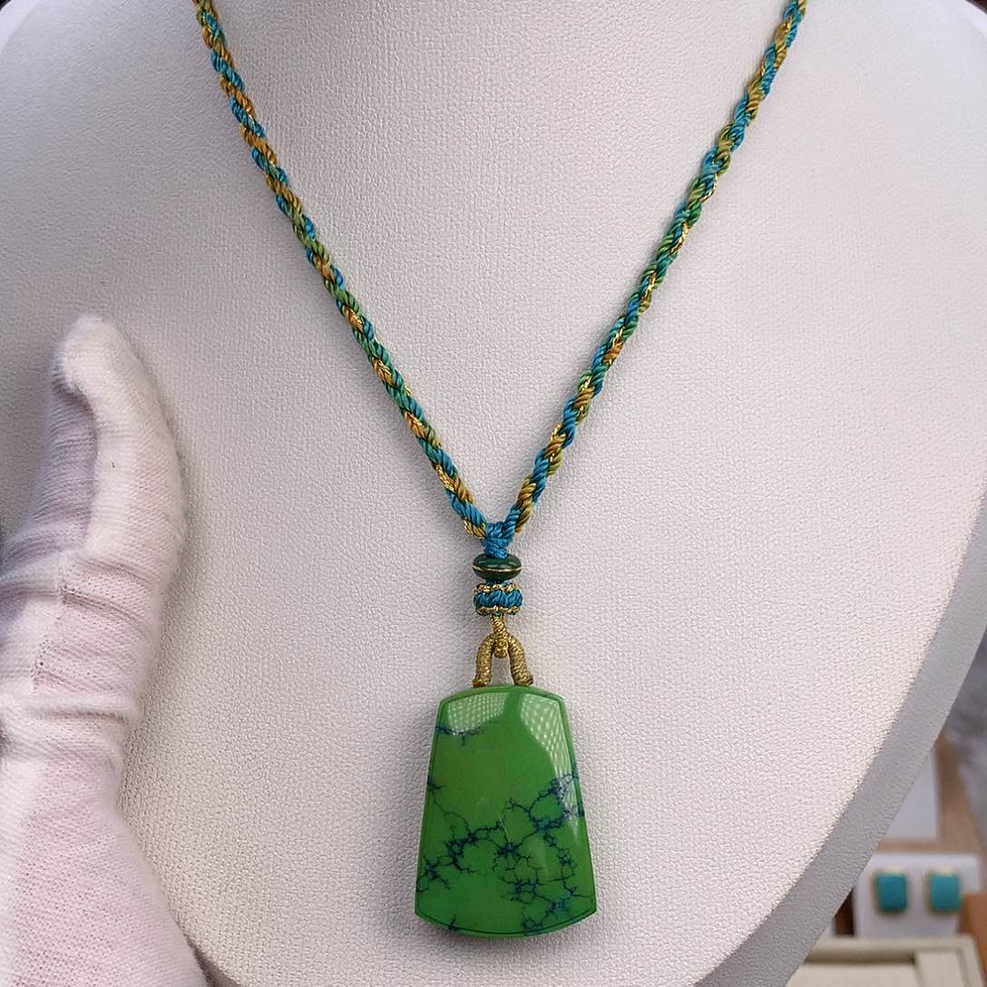 绿松石颈饰未镶嵌