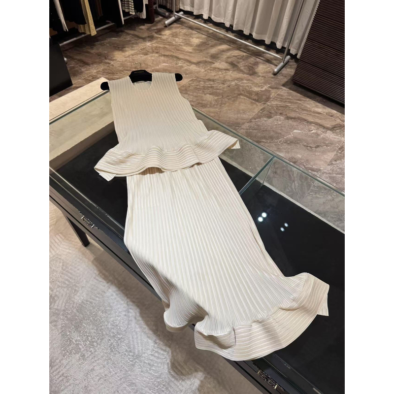 WW2025新款女士气质时尚休闲显瘦修身连衣裙W201121