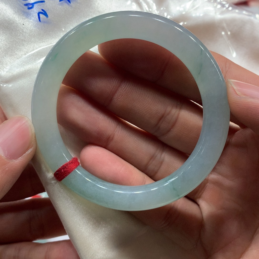 翡翠手镯未镶嵌微瑕