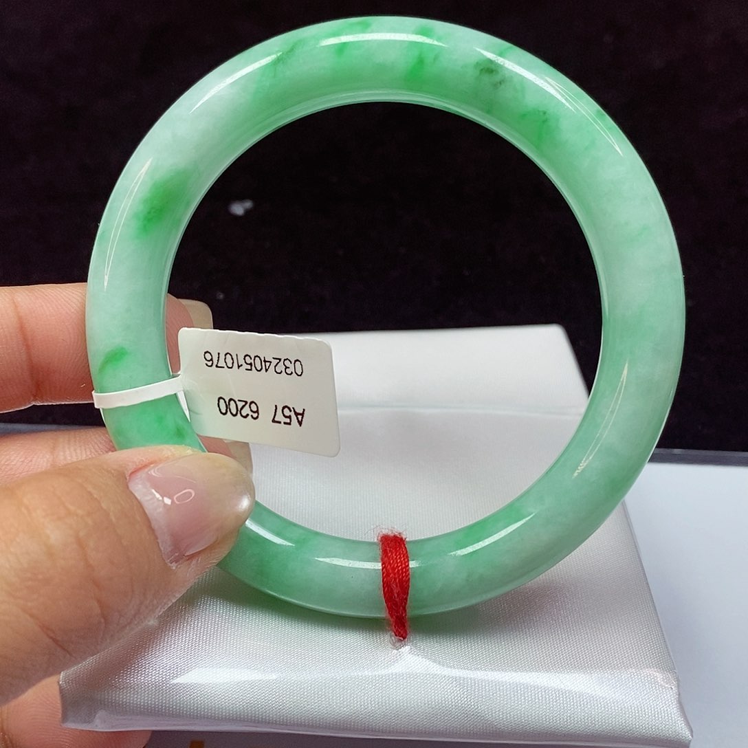 翡翠手镯未镶嵌翡翠手镯57圈