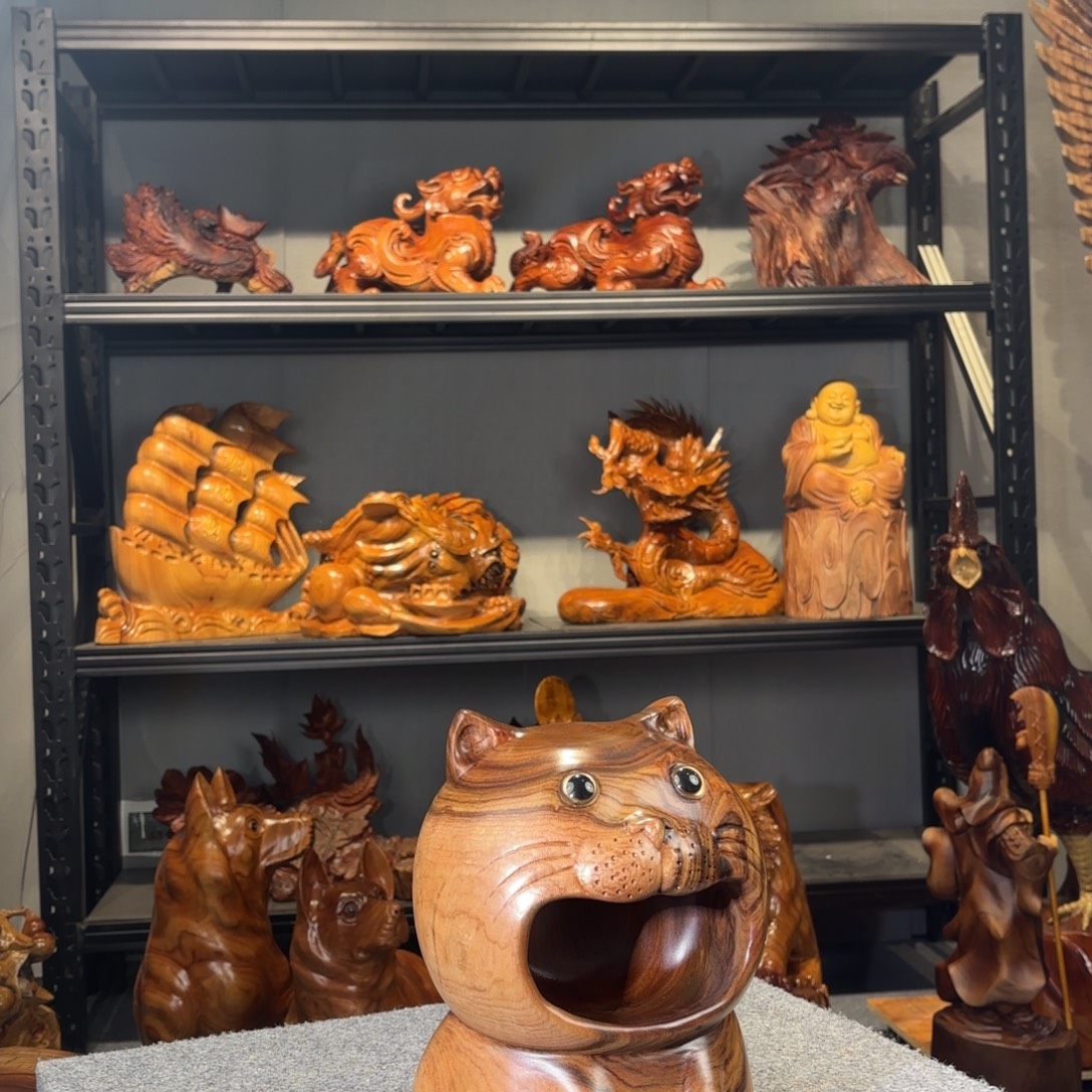 世***你木香樟木招财猫桌面摆件