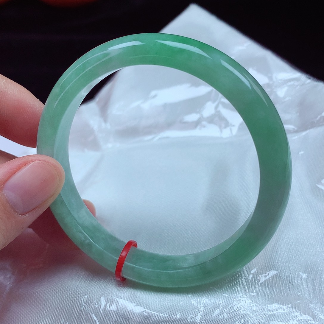 翡翠手镯未镶嵌59圈