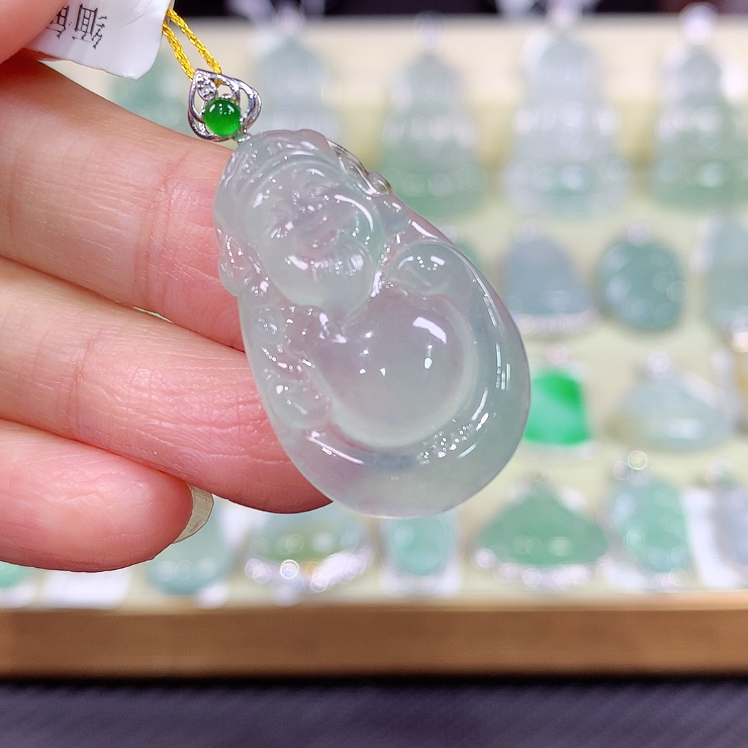 翡翠18K金镶嵌颈饰财神爷