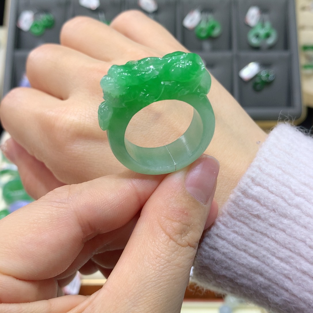 翡翠戒指未镶嵌翡翠