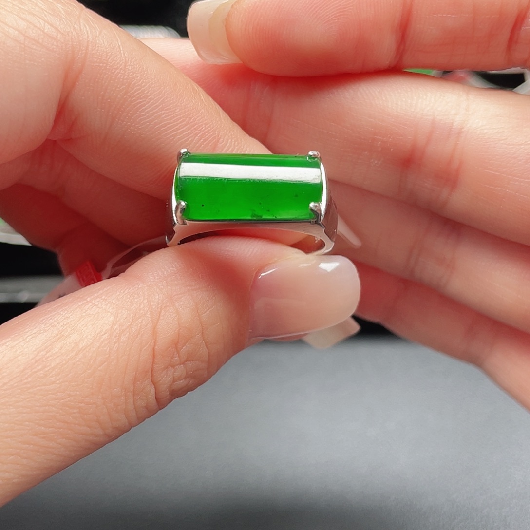 翡翠银S925镶嵌戒指没有运费险4050