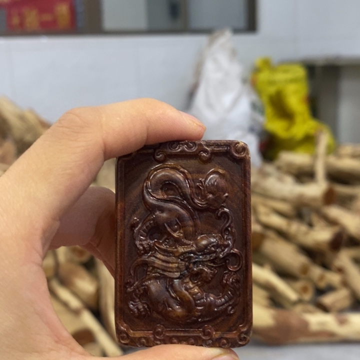 花梨木类成套家具海南黄花梨牌子龙和它的守护神牌