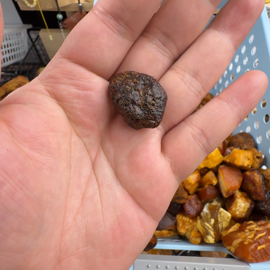 琥珀未镶嵌裸石4.3