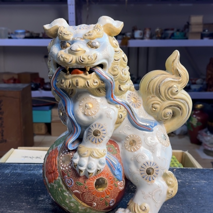 瓷片有脱金。有纪念款