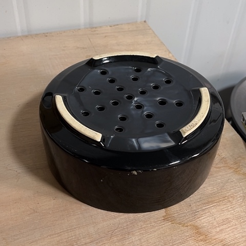 微瑕，不能明火，口径17，高度7，2个黑色