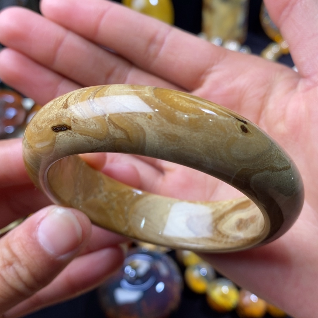 琥珀颈饰未镶嵌55圈口/宽16.2/厚9mm  无镯心