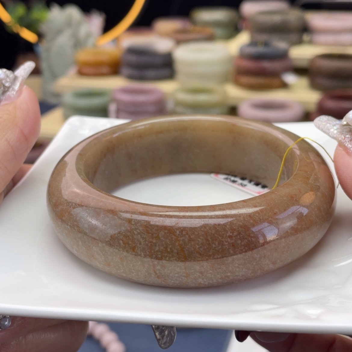 【闪购商品】石英质玉手镯未镶嵌?****猫