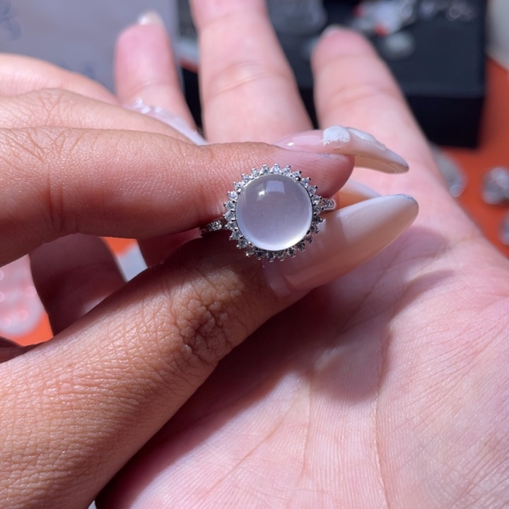 石英岩玉未镶嵌颈饰