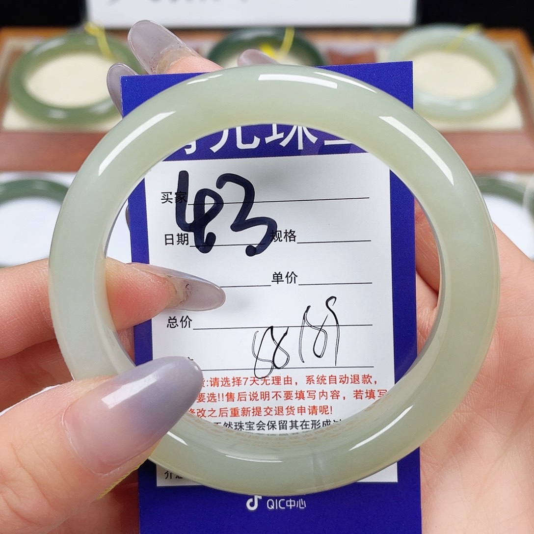 和田玉手镯未镶嵌