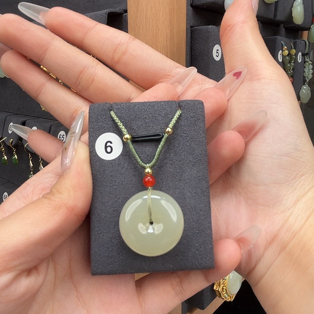 和田玉（糖玉）颈饰未镶嵌