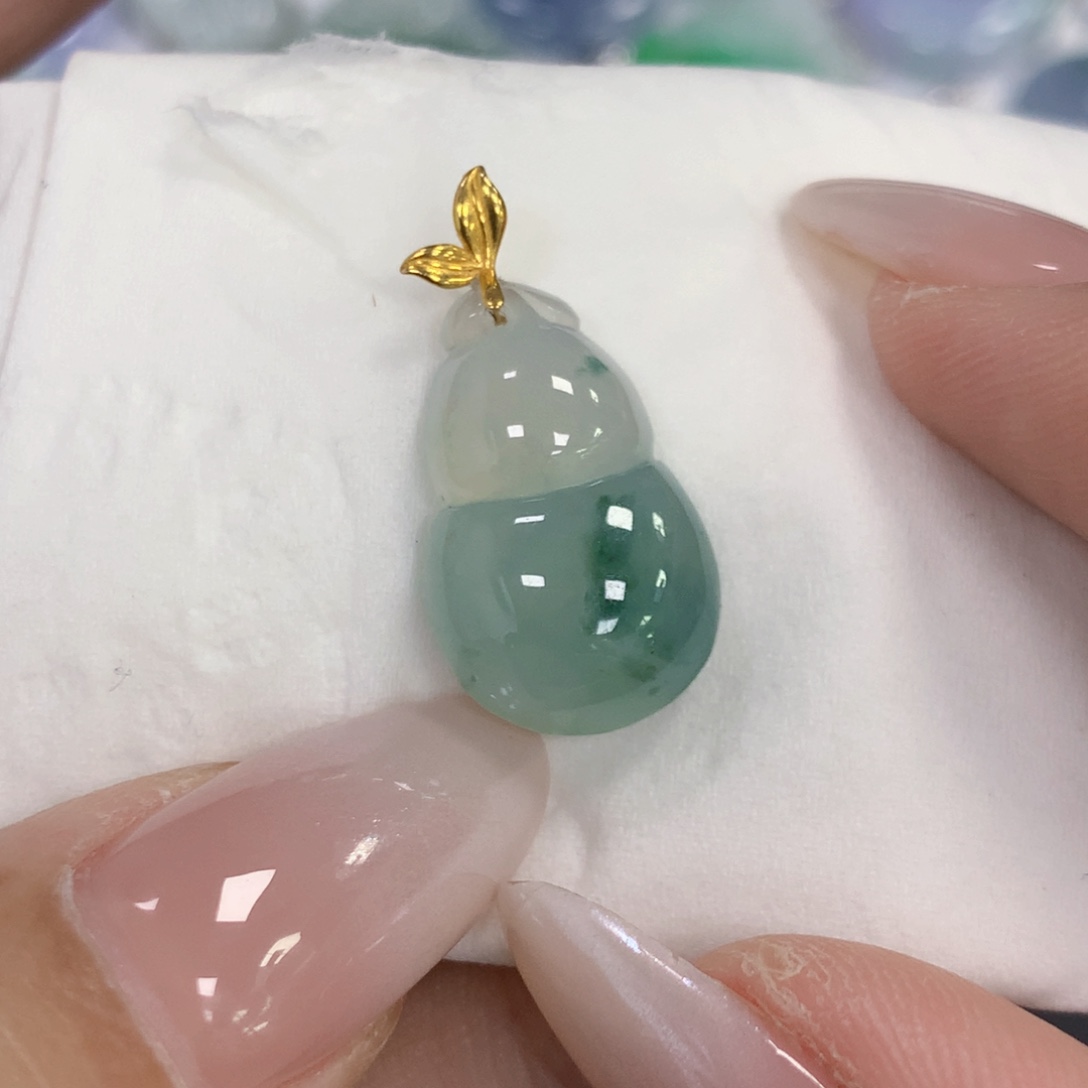 颈饰18K金镶嵌翡翠