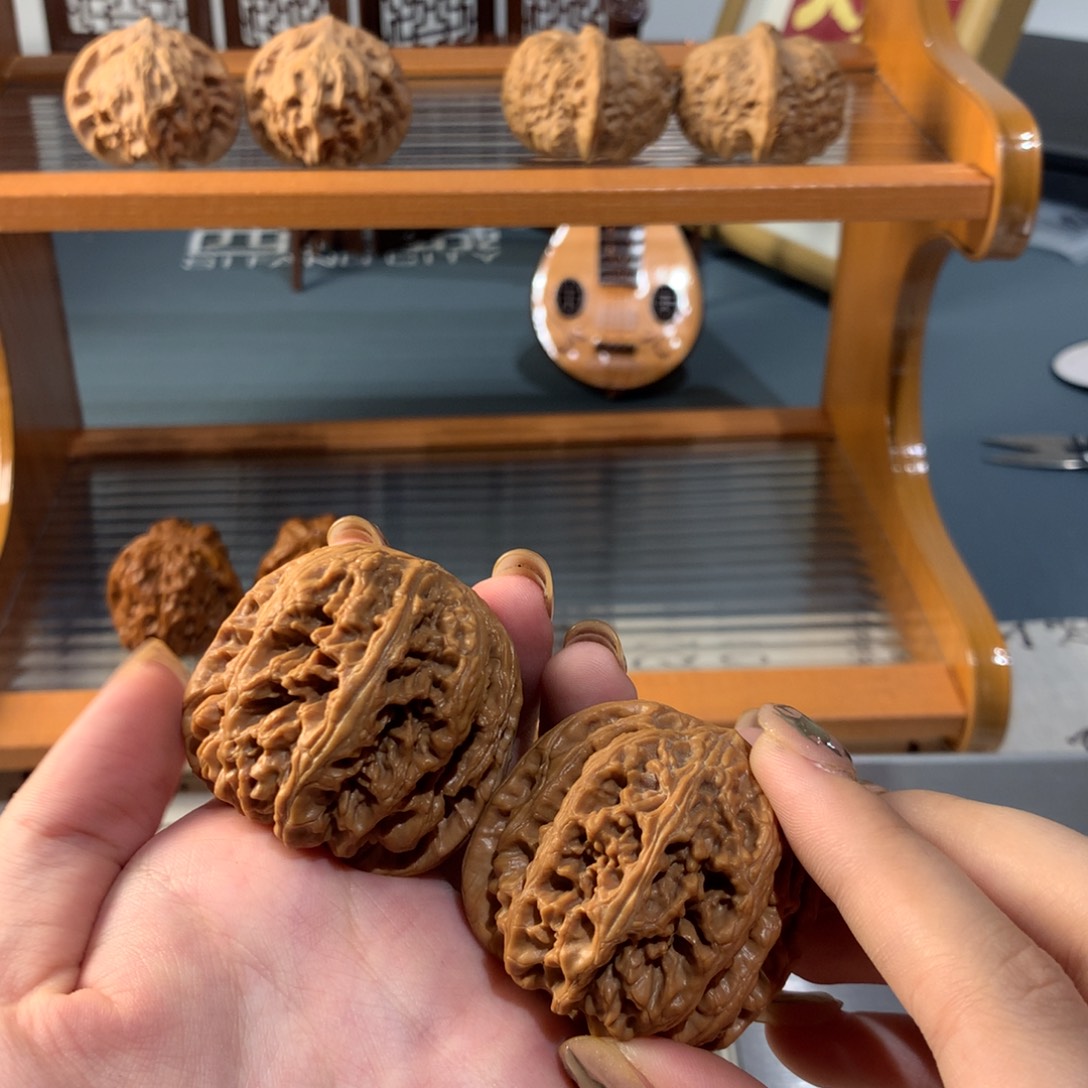 文玩核桃吊坠44大粗筋