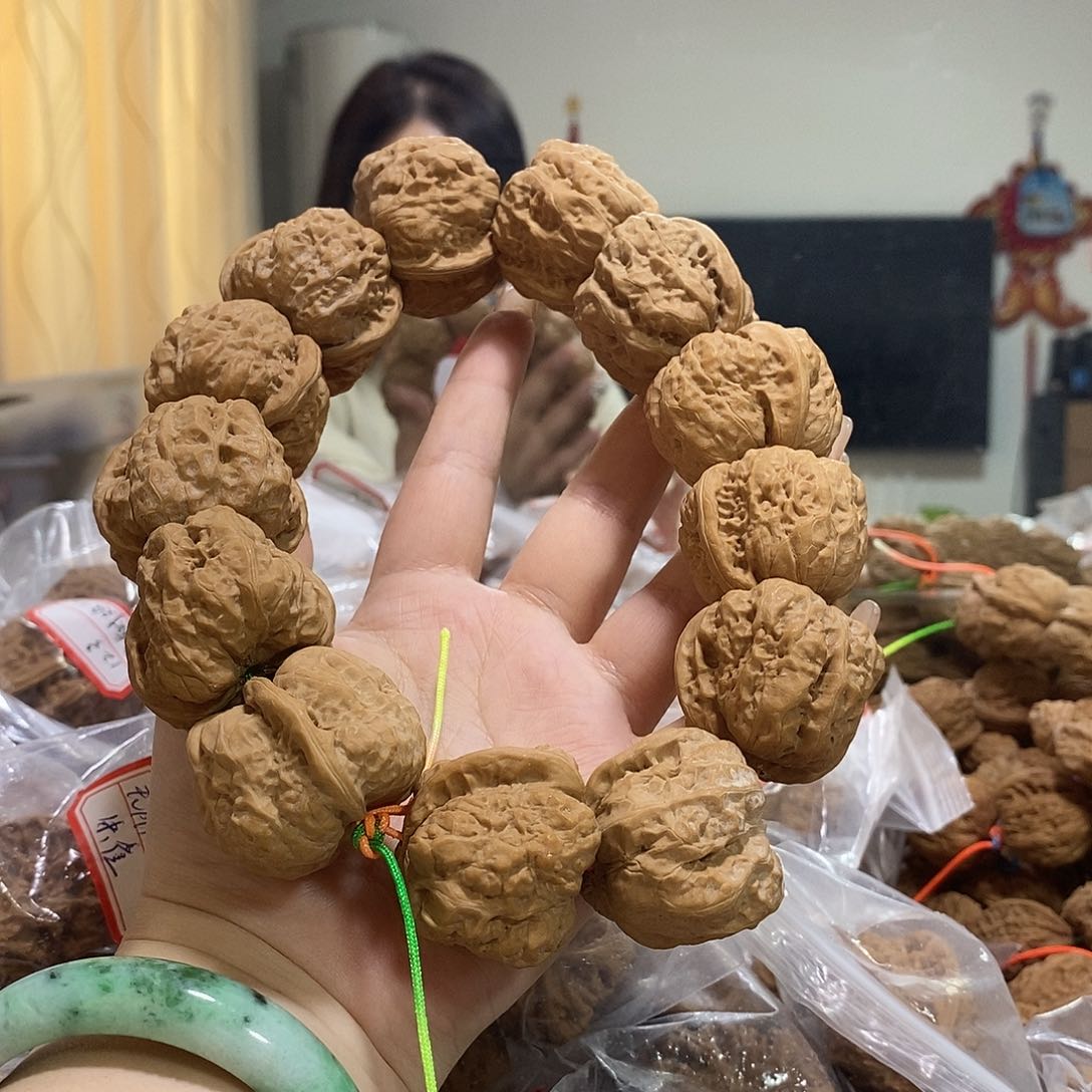 把件文玩核桃蛤蟆头手持有黄