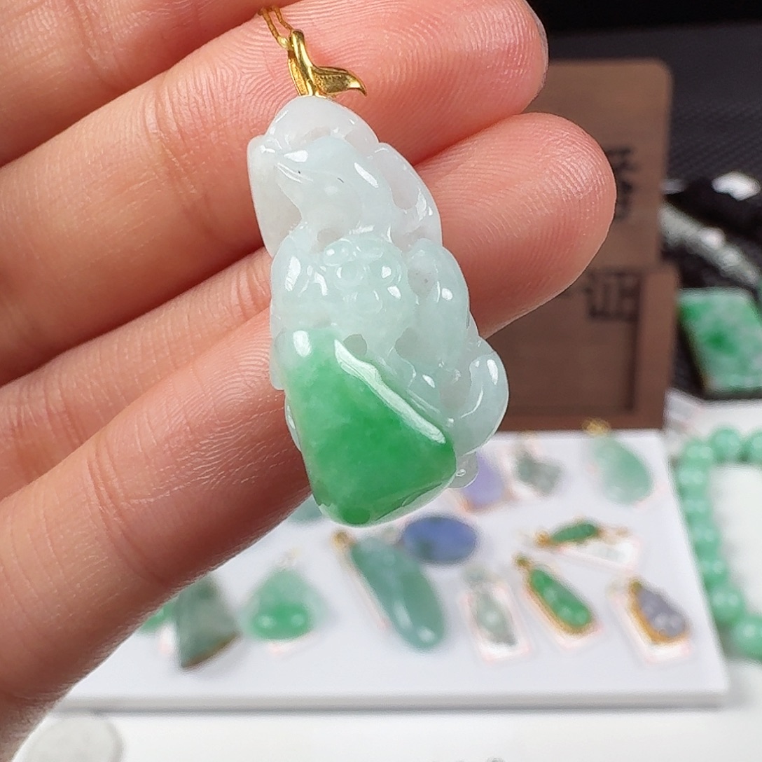 翡翠18K金镶嵌颈饰