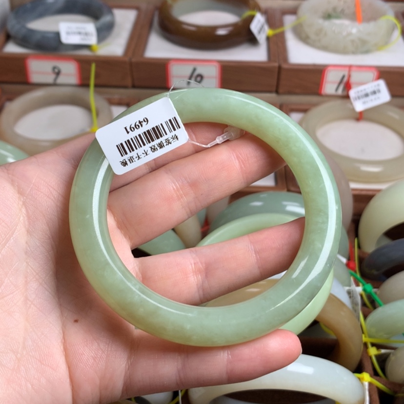 【闪购商品】和田玉手镯未镶嵌