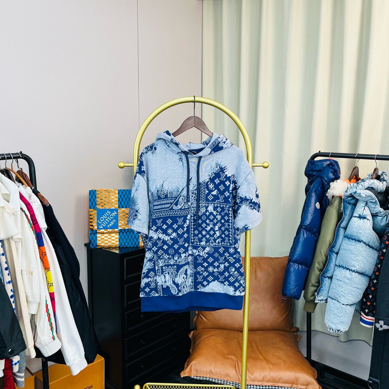 99新 LouisVuitton/路易威登 满印短袖帽衫 L码全新未使用/带吊牌