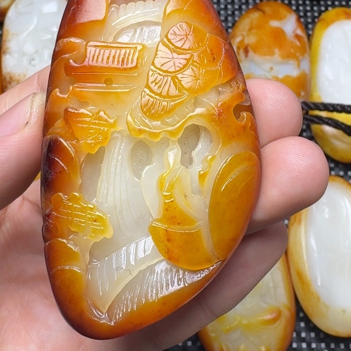 和田玉颈饰未镶嵌