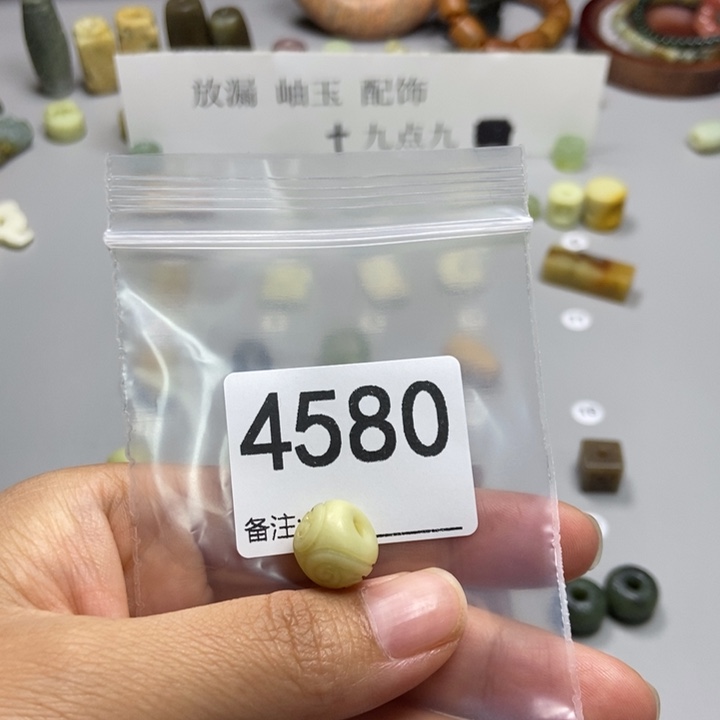 吃***羊未镶嵌蛇纹石玉颈饰