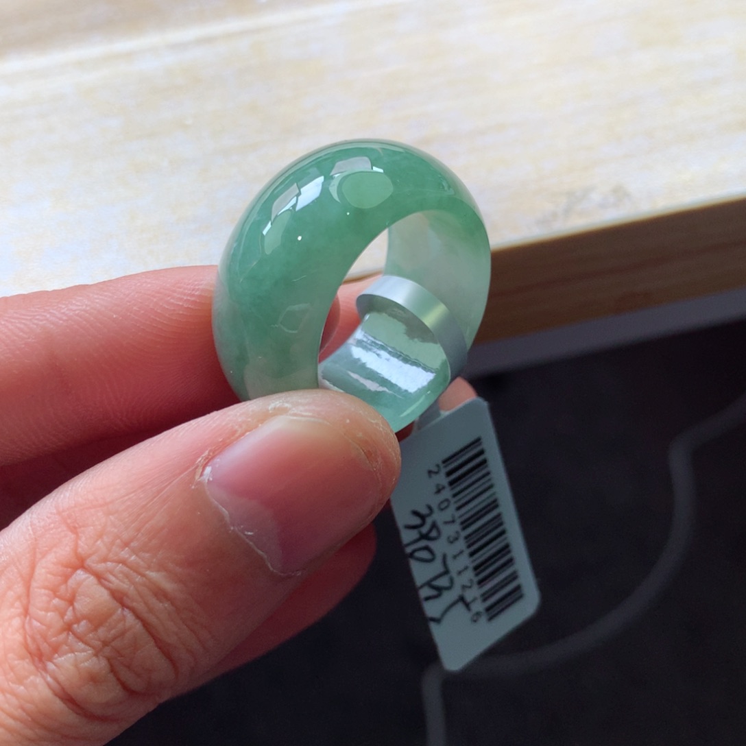 翡翠颈饰未镶嵌吊坠