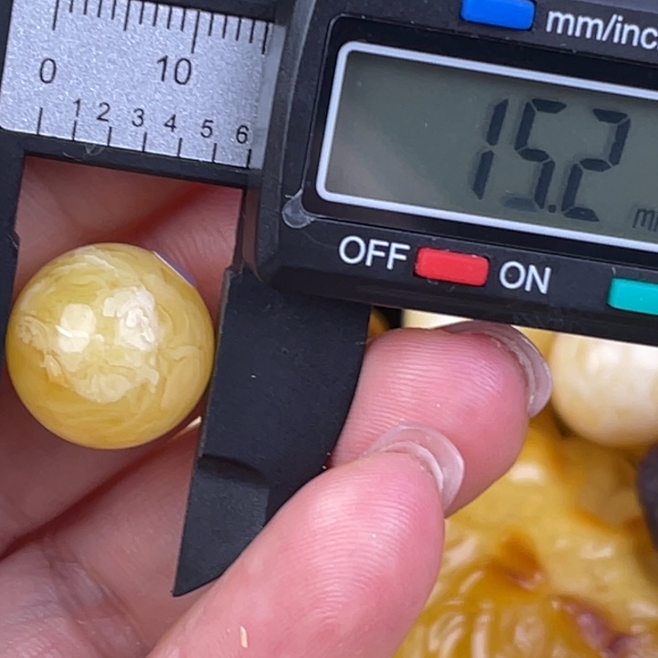 蜜蜡未镶嵌裸石微瑕709