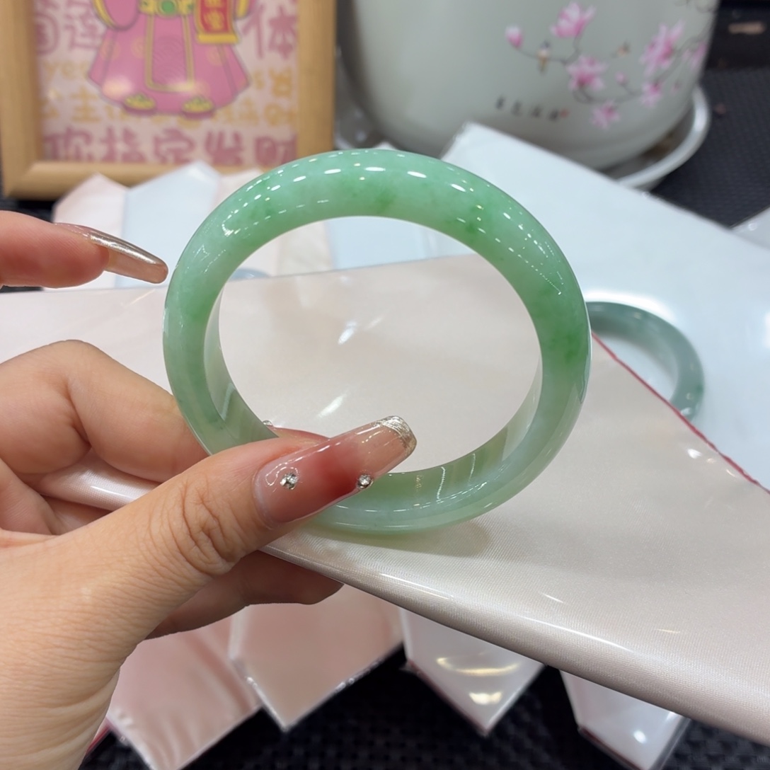 翡翠未镶嵌手镯手镯