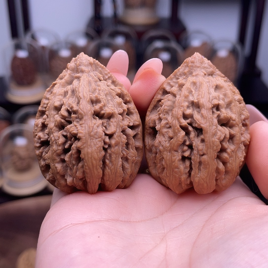 啦***啦文玩核桃吊坠豆粒塔