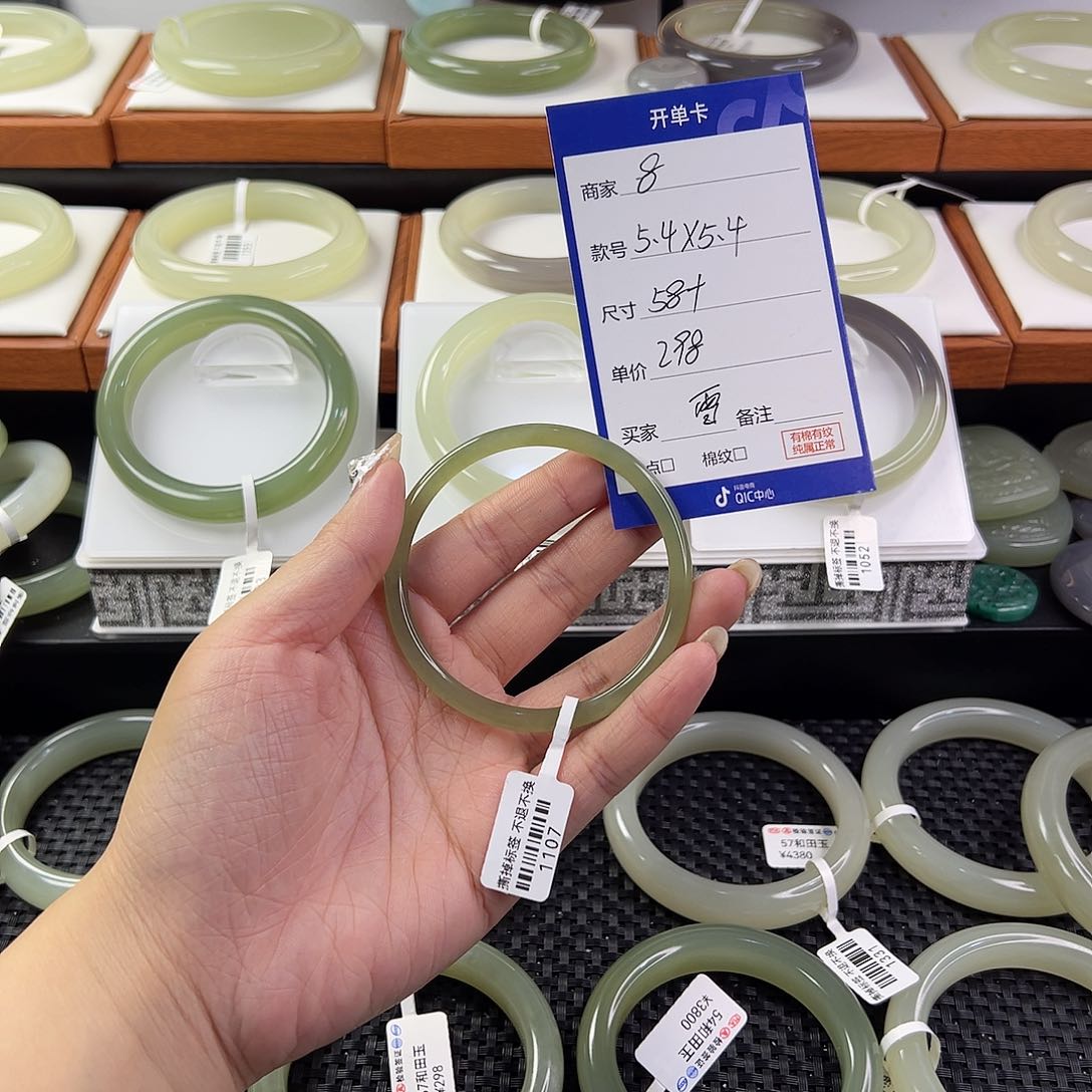 和田玉手镯未镶嵌雪*