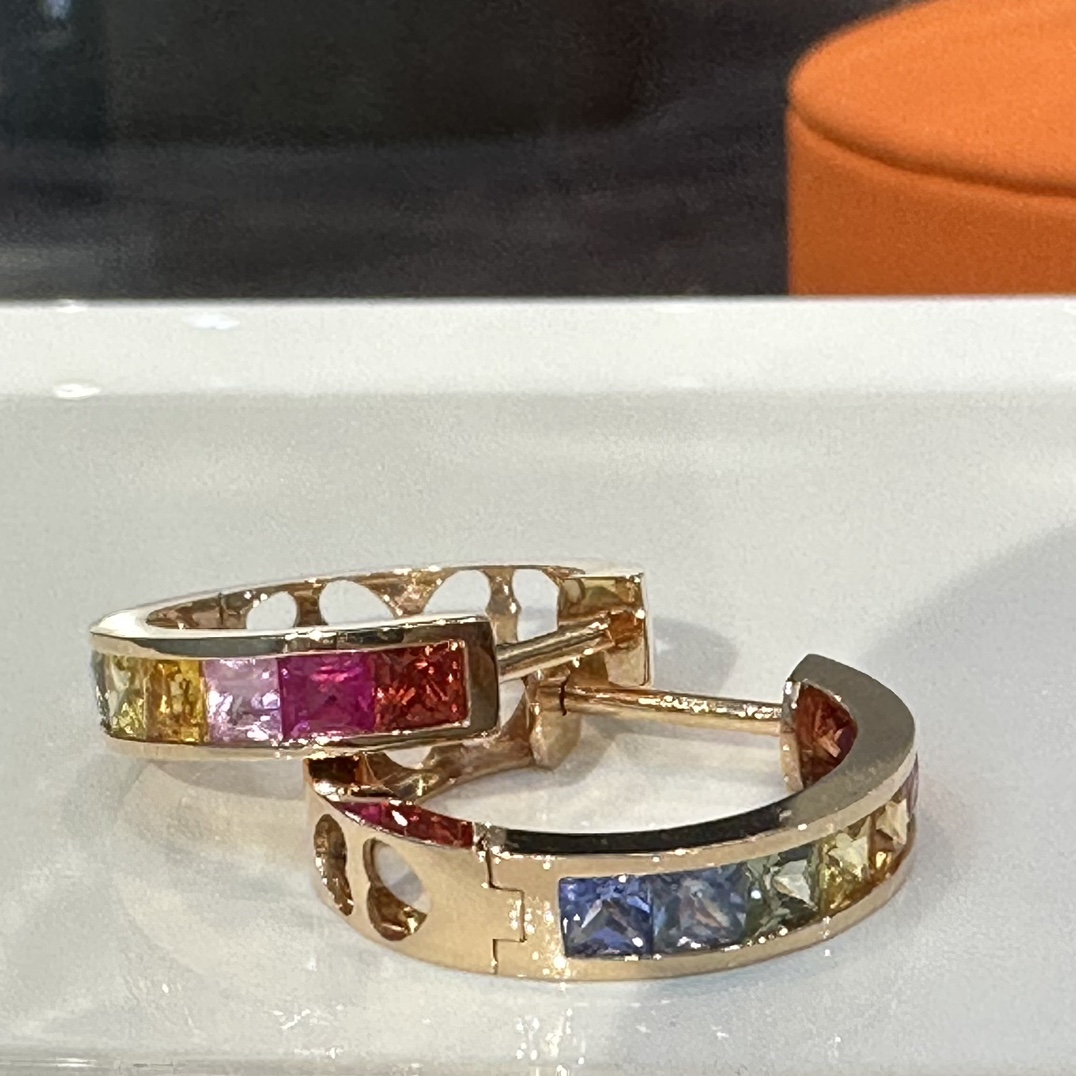 18K金彩色蓝宝石彩虹耳扣