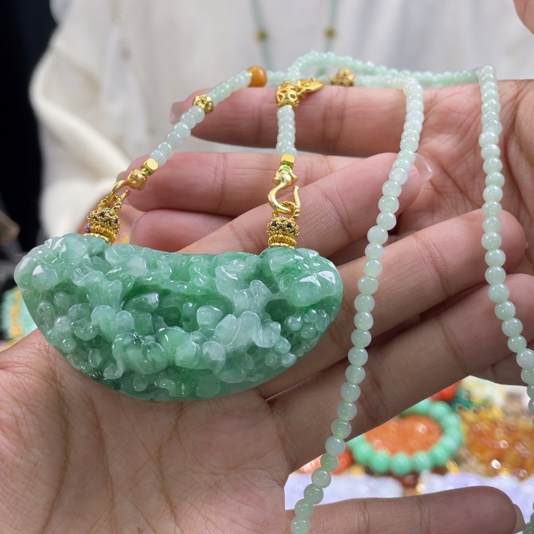 翡翠颈饰未镶嵌代编织