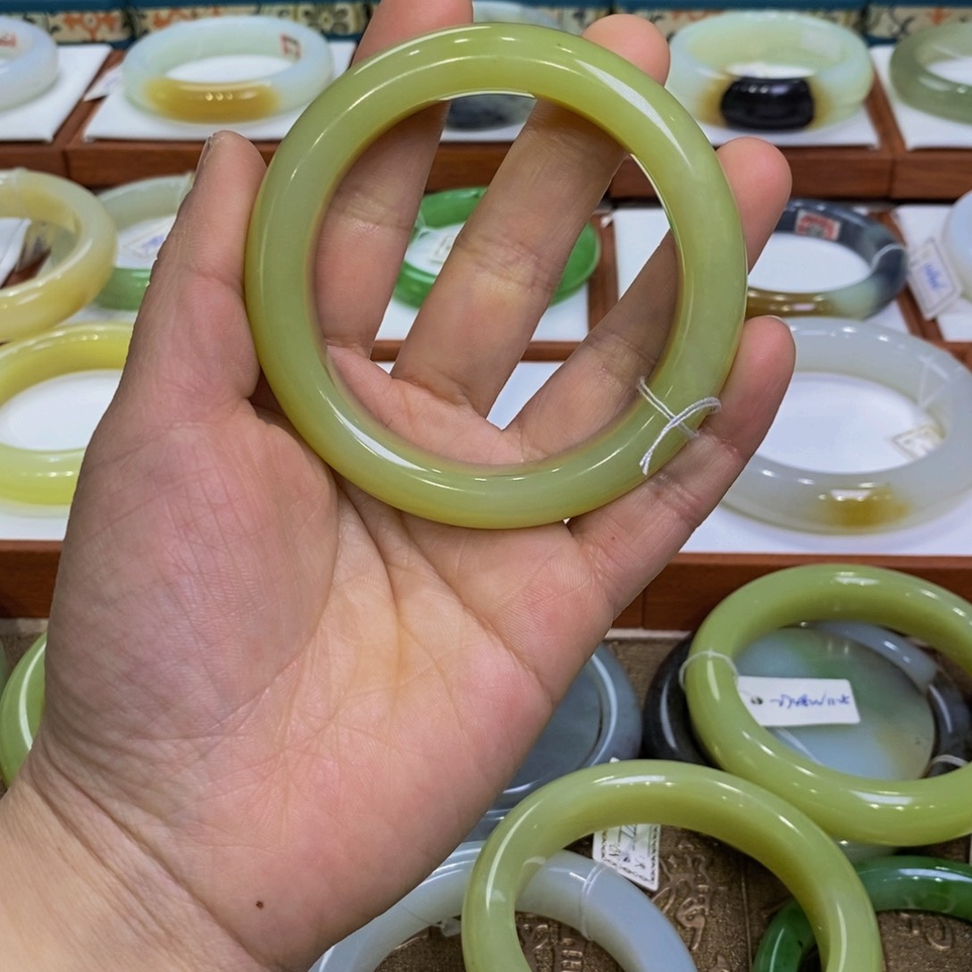 和田玉手镯未镶嵌新疆黄口58