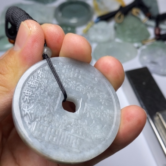 翡翠未镶嵌颈饰翡翠