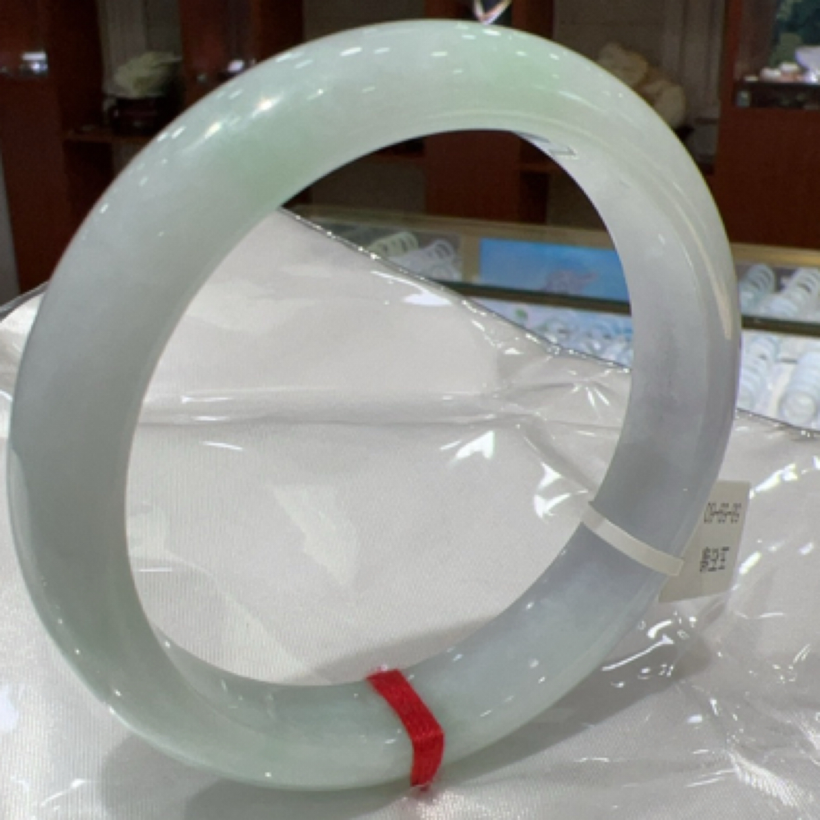 天然A货翡翠手镯，春带彩，圈口59-60