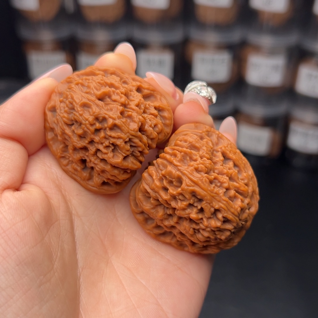 文玩核桃吊坠M****生南蒋石