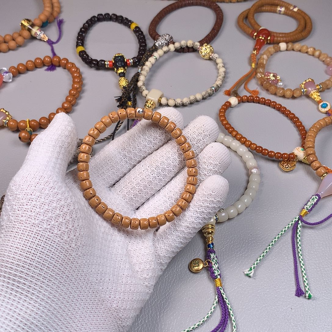 桃核吊坠。。。。。。。。。。。