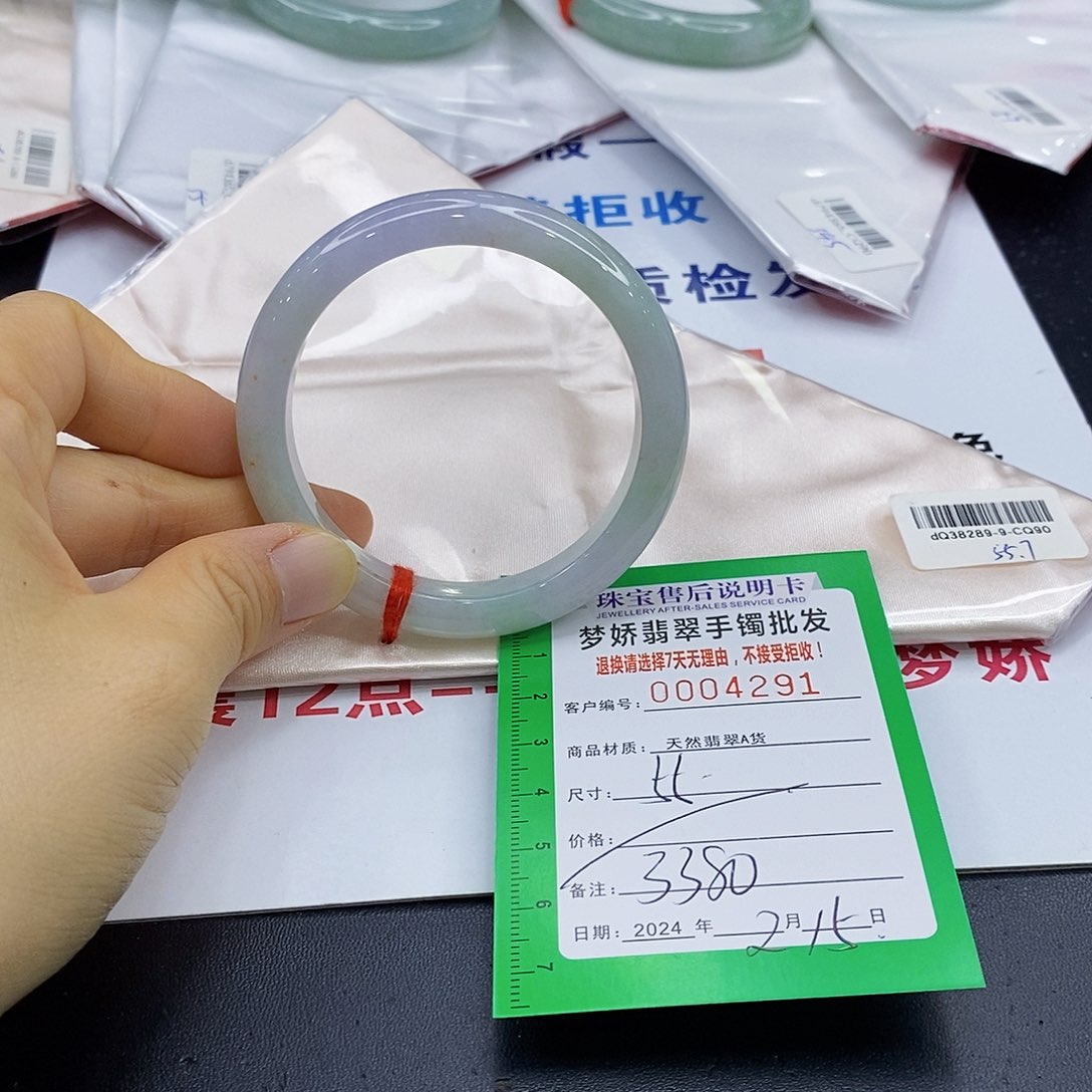 翡翠手镯未镶嵌翡翠手镯