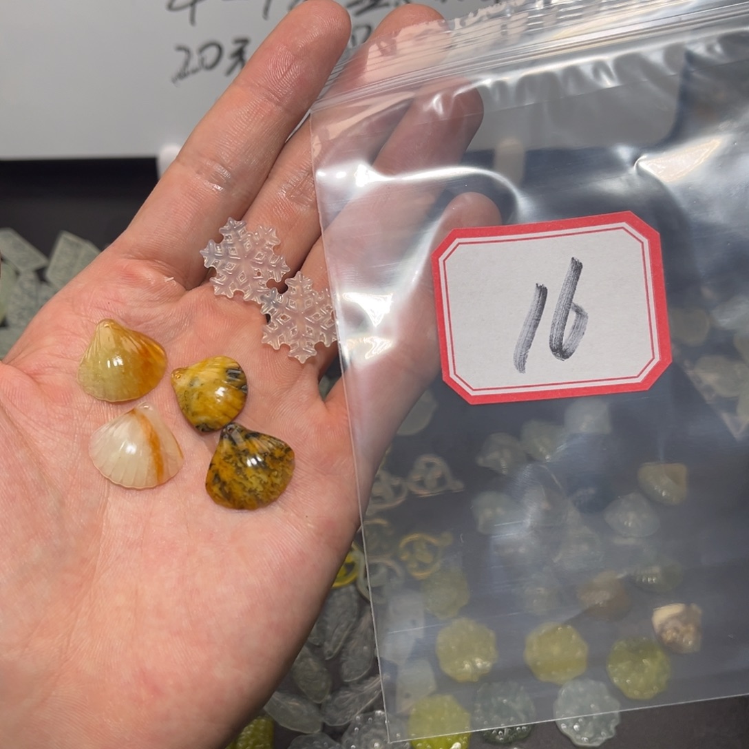 小***月蛇纹石玉合金颈饰