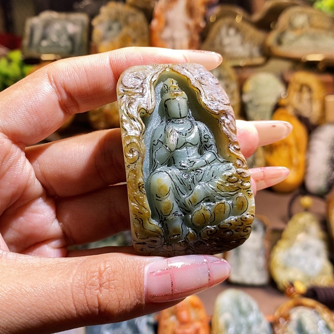 定制翡翠未镶嵌自在观音