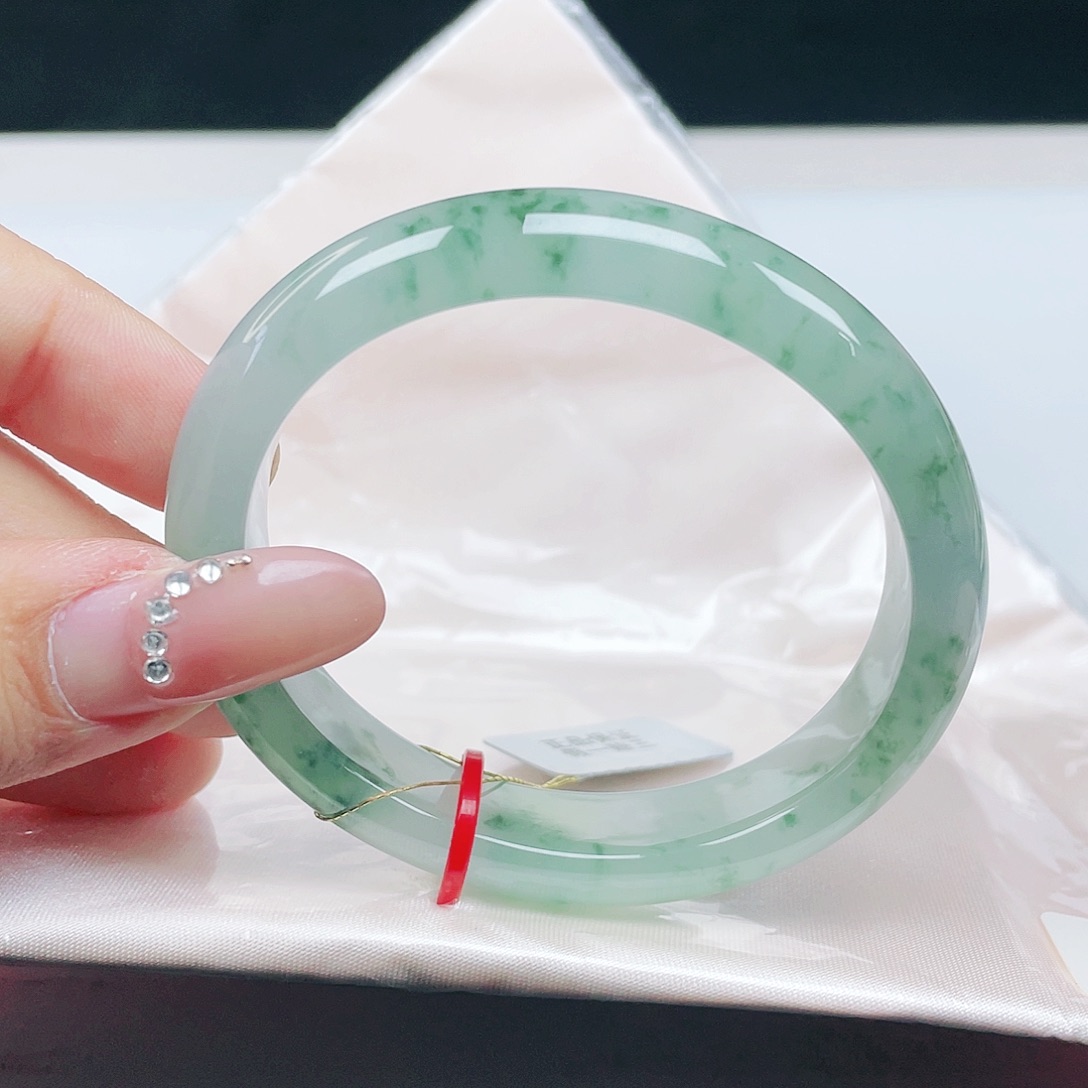 翡翠未镶嵌手镯 贵妃53+