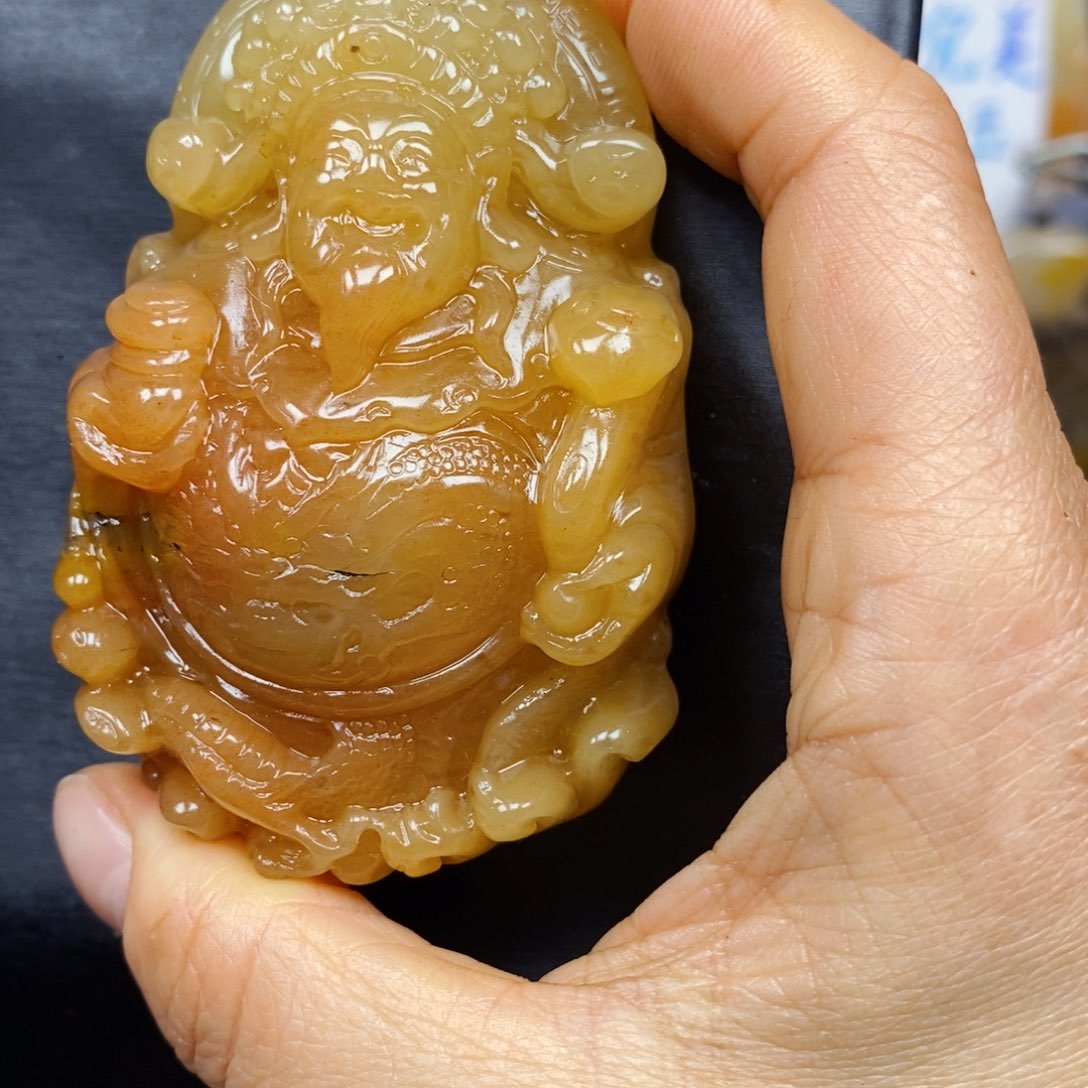 石英质玉（黄龙玉）颈饰未镶嵌