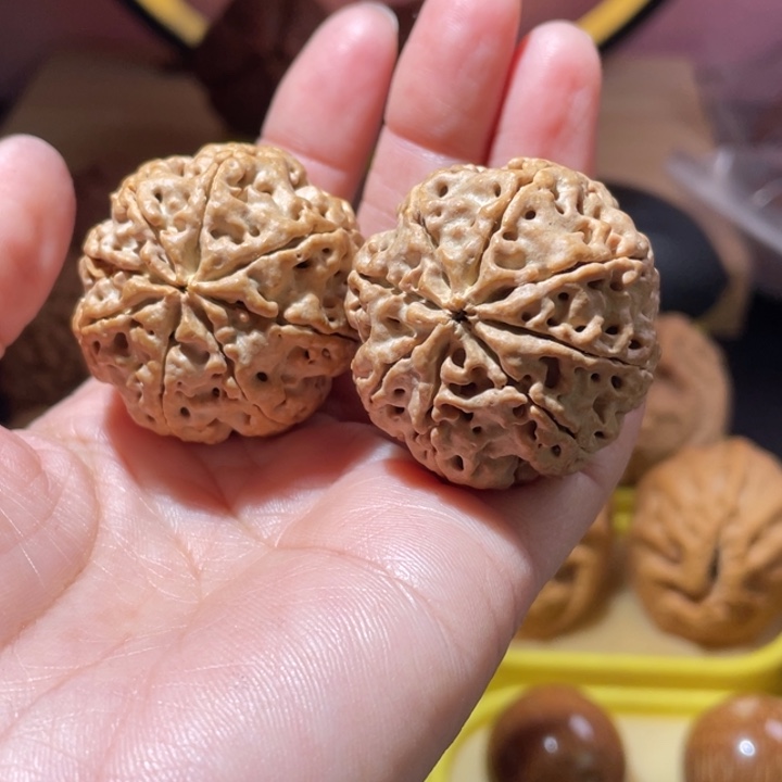 桃核把件八瓣金刚菩提