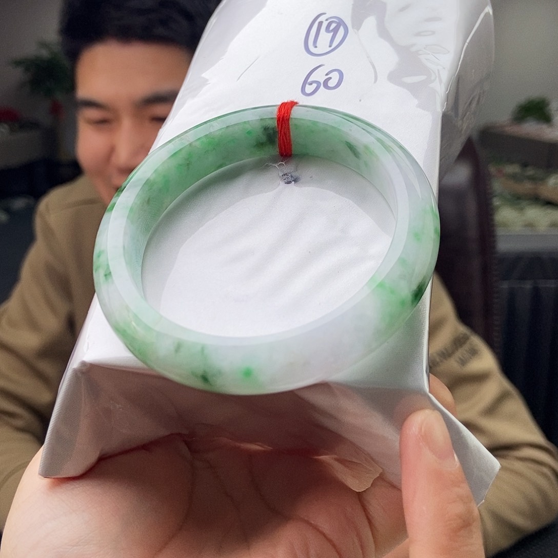 翡翠手镯未镶嵌拍一发一