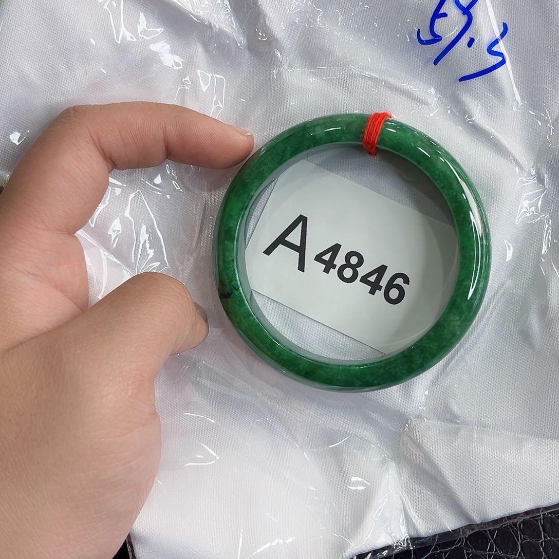 翡翠手镯未镶嵌多样性